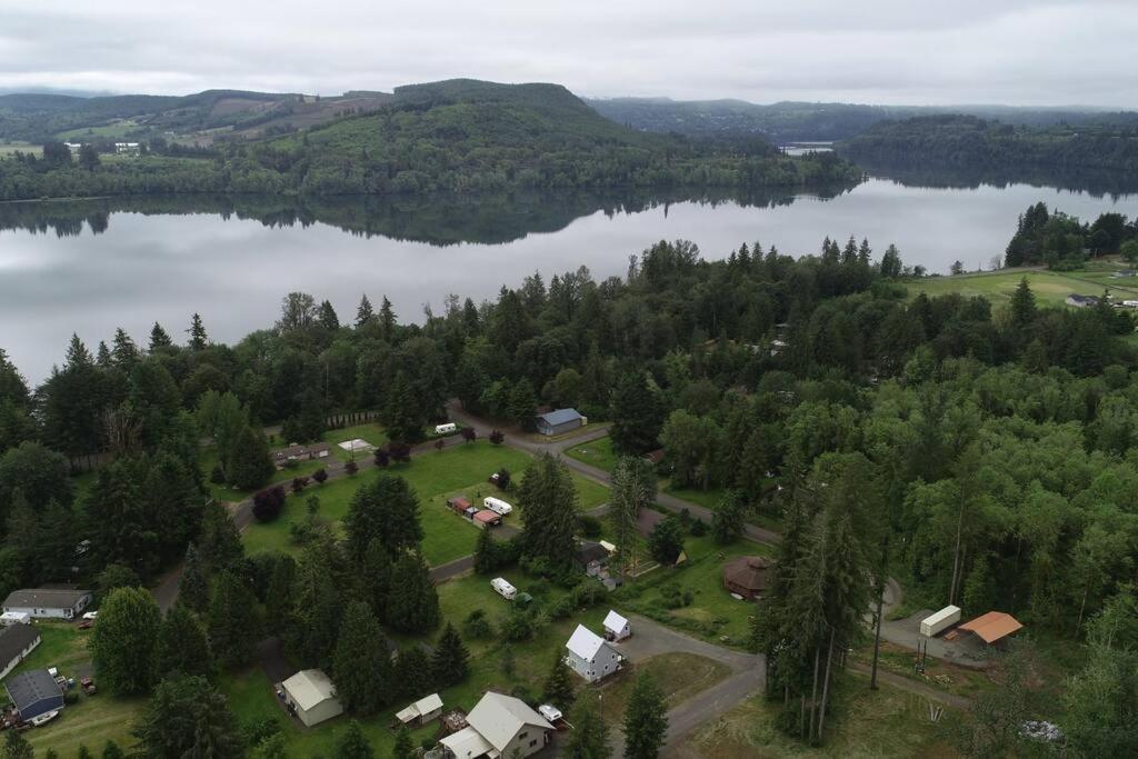 Romantic Cozy Cabin Walk To Lake Hot Tub Bikes Kayaks Grill Onalaska Esterno foto