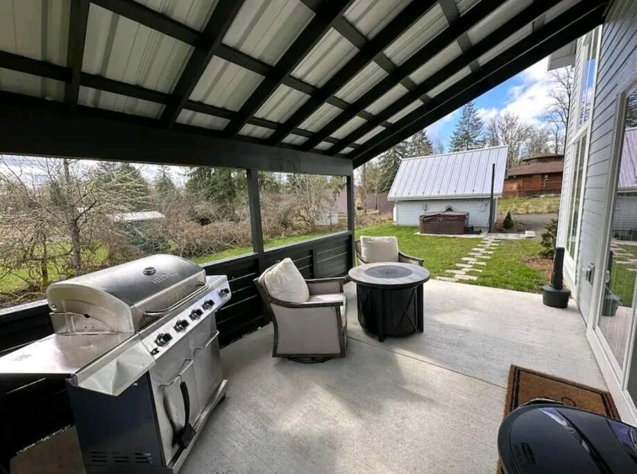 Romantic Cozy Cabin Walk To Lake Hot Tub Bikes Kayaks Grill Onalaska Esterno foto